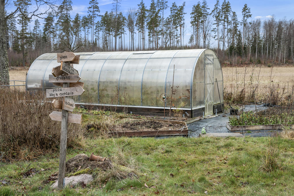 Odlingsområde med växthus