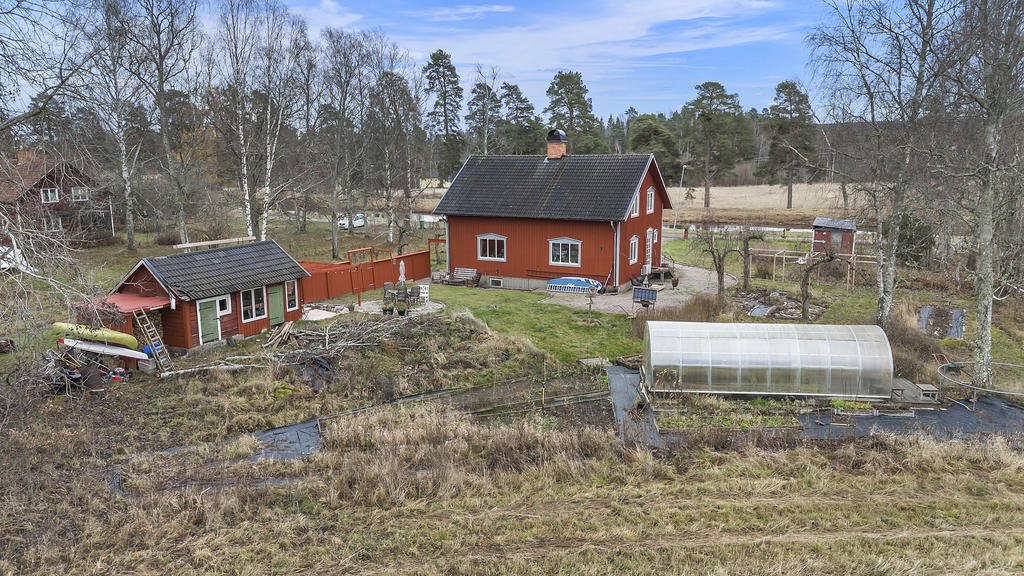 Baksida med gott om odlingsytor