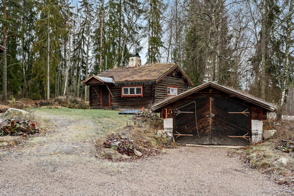 Garage och gäststuga