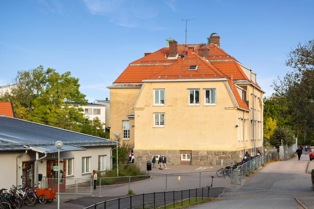 Närmaste skola är Hagenskolan.