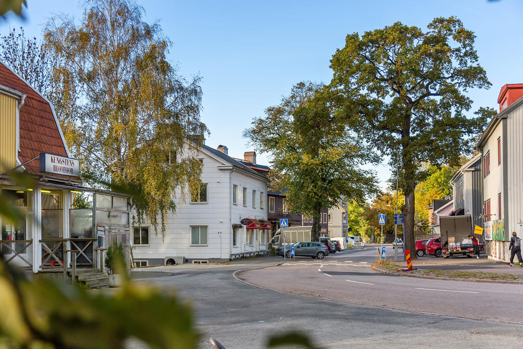 Kungstens centrum ligger inte långt från fastigheten.