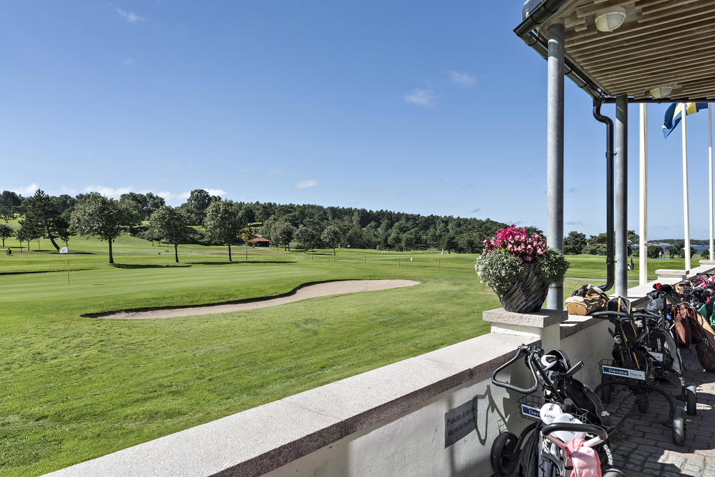 Det finns flera golfbanor i närområdet. Här Hovås Golfklubb