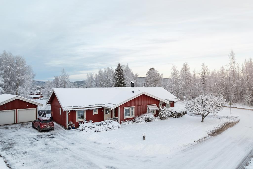 Nu finns äntligen chansen till en bostadsrätt i markplan i populära BRF Sätrahus i Insjön.