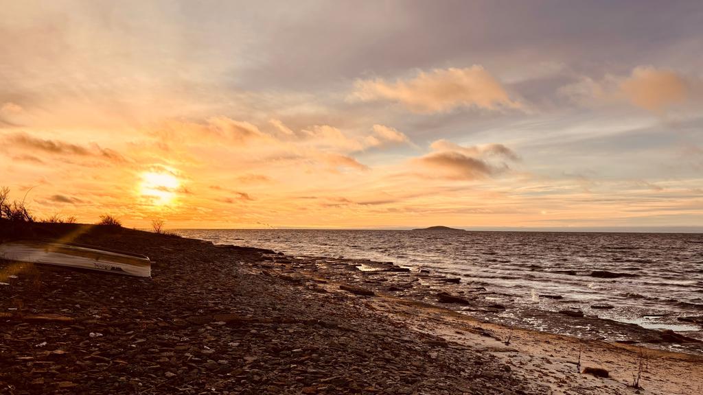 Stranden nedanför