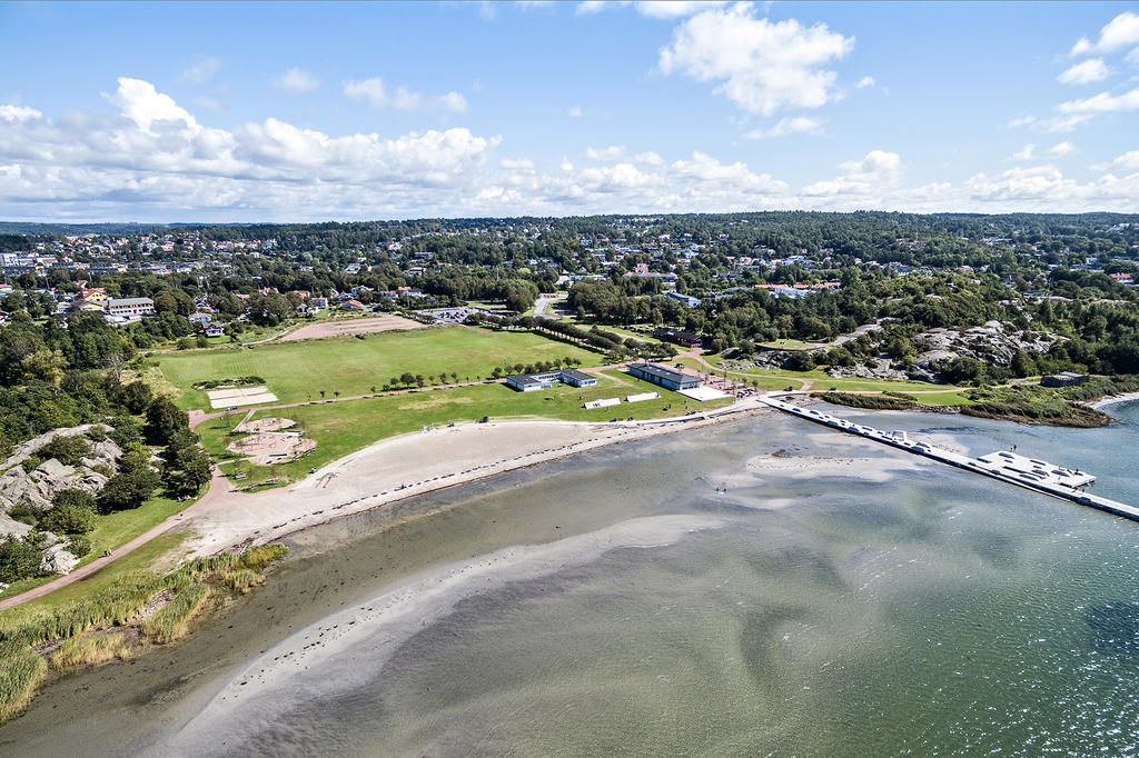 Askimsbadet erbjuder både strand och bad från den nyrenoverade bryggan.