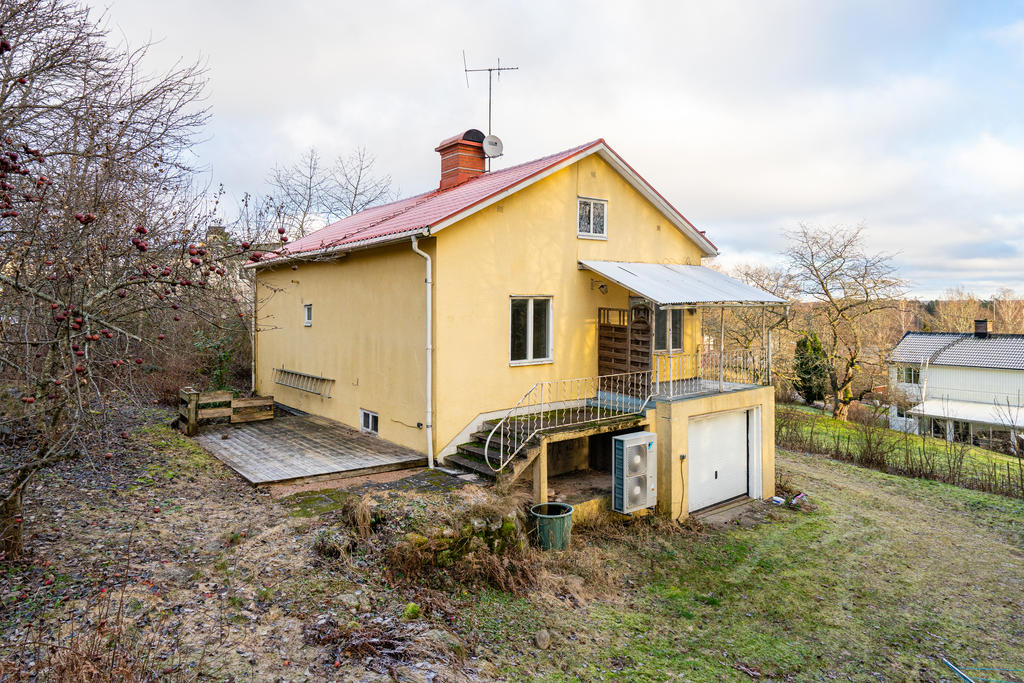 Balkong och uteplats, med plats för utemöbler